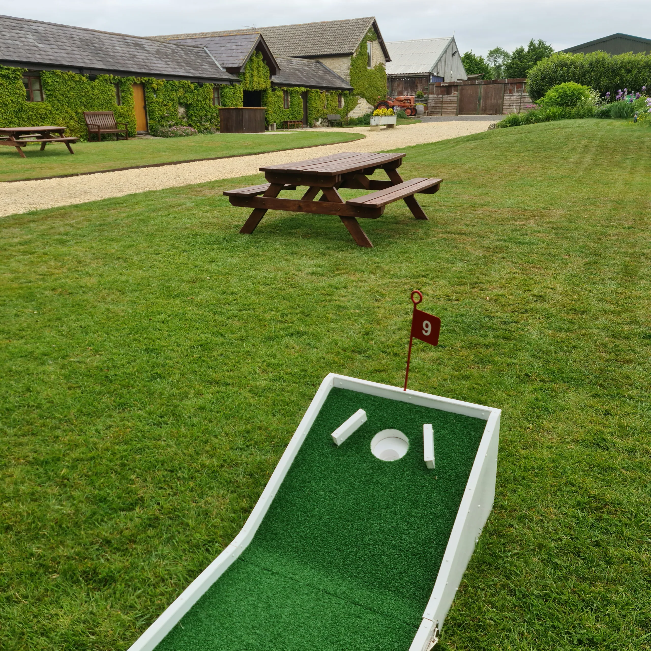 huntsmill farm buckinghamshire crazy  golf hire